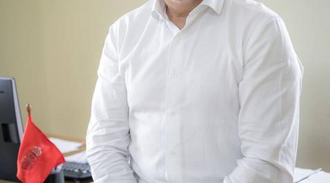Raúl Bator en el despacho del alcalde de Berrioplano. Raúl Bator en el despacho del alcalde de Berrioplano.