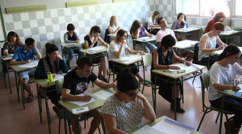 Cientos de docentes se enfrentan a unas maratonianas oposiciones de Secundaria Cientos de docentes se enfrentan a unas maratonianas oposiciones de Secundaria