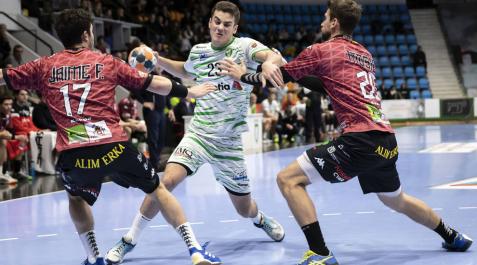 El Ademar impone su ley y corta la racha del Helvetia Anaitasuna El Ademar impone su ley y corta la racha del Helvetia Anaitasuna