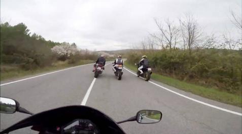 Identifican a 10 moteros por conducir de forma temeraria y grabarse en vídeo en Navarra Identifican a 10 moteros por conducir de forma temeraria y grabarse en vídeo en Navarra