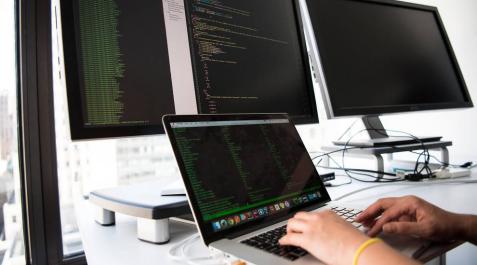 El Big Data aplica una serie de técnicas de análisis de datos para extraer información e implementar mejoras en los procesos, productos y servicios El Big Data aplica una serie de técnicas de análisis de datos para extraer información e implementar mejoras en los procesos, productos y servicios