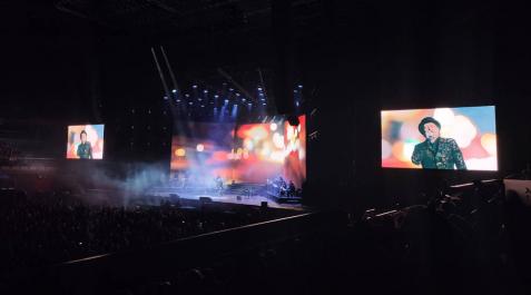 Joaquín Sabina se cae durante el concierto del Wizink Center e interrumpen la actuación Joaquín Sabina se cae durante el concierto del Wizink Center e interrumpen la actuación