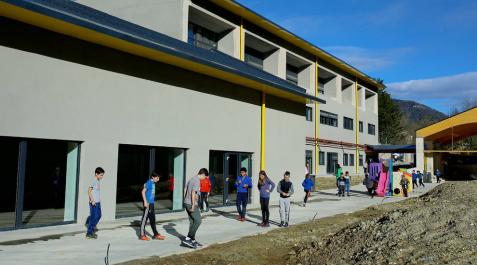 Los alumnos de Roncal estrenan su nuevo colegio Los alumnos de Roncal estrenan su nuevo colegio