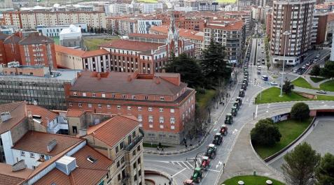 Fotos de la manifestación de tractores en Navarra Imágenes de los tractores para la protesta agraria con tractores en Pamplona.