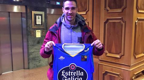 El escolta navarro, Txemi Urtasun, con la camiseta del Ourense. El escolta navarro, Txemi Urtasun, con la camiseta del Ourense.