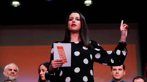 Arrimadas presenta un equipo unido para dirigir un partido Arrimadas presenta un equipo unido para dirigir un partido