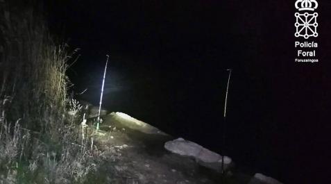 Detenido por pescar anguilas sin licencia, drogado y bebido Detenido por pescar anguilas sin licencia, drogado y bebido