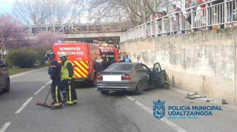Un conductor con exceso de velocidad se estampa contra un muro en San Jorge Un conductor con exceso de velocidad se estampa contra un muro en San Jorge