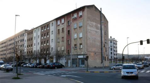 Un nuevo edificio para la esquina entre la avenida Guipúzcoa y la calle Ferrocarril Un nuevo edificio para la esquina entre la avenida Guipúzcoa y la calle Ferrocarril