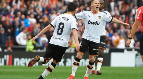 Kevin Gameiro, delantero del Valencia, celebra un gol en el partido contra el Betis. Kevin Gameiro, delantero del Valencia, celebra un gol en el partido contra el Betis.