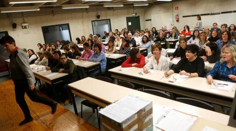 347 de 3.427 aspirantes aprueban la oposición de auxiliares de enfermería 347 de 3.427 aspirantes aprueban la oposición de auxiliares de enfermería