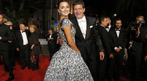 Penélope Cruz reina en la alfombra roja de Cannes en la noche de Almodóvar Penélope Cruz reina en la alfombra roja de Cannes en la noche de Almodóvar