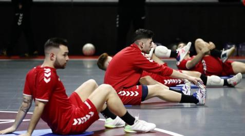 Fotos del entrenamiento de Osasuna Magna en el Martín Carpena de Málaga Imágenes del Osasuna Magna durante el entrenamiento en Málaga, donde jugará la Copa de España.