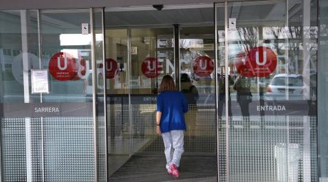 Entrada al edificio de Urgencias del Complejo Hospitalario de Navarra. Entrada al edificio de Urgencias del Complejo Hospitalario de Navarra.