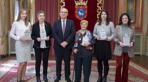 Pamplona homenajea a cinco mujeres de distintas generaciones Pamplona homenajea a cinco mujeres de distintas generaciones