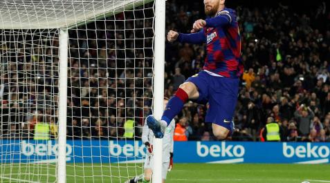 Un penalti castiga a la Real y alivia al Barça Un penalti castiga a la Real y alivia al Barça