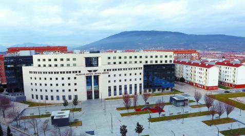 Plaza Luis Elío, frente a la Audiencia de Navarra. Plaza Luis Elío, frente a la Audiencia de Navarra.