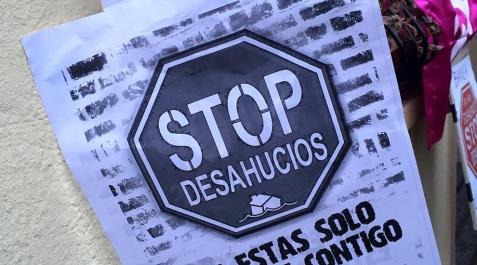 Un desahucio en la Chantrea, paralizado por la PAH Miembros de la Plataforma de Afectados por la Hipoteca (PAH) impidieron que Francisco Javier Pérez Hernández fuera desalojado de su vivienda en el barrio de la Chantrea este martes, al congregarse desde el amanecer frente al domicilio de la calle Arguedas.