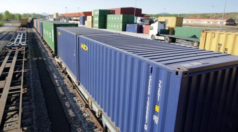 Un tren de mercancías en la estación intermodal de Noáin Un tren de mercancías en la estación intermodal de Noáin