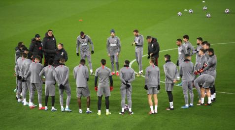 El Atlético defiende su renta en el peor escenario posible El Atlético defiende su renta en el peor escenario posible