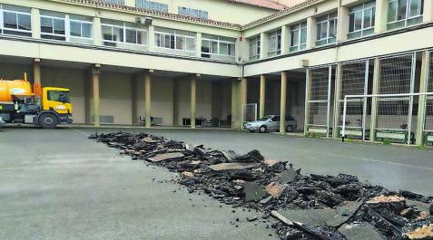 Una de las catas realizadas en el antiguo colegio. Una de las catas realizadas en el antiguo colegio.
