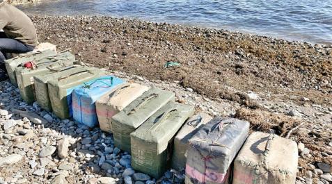 Fardos de hachís incautados en una operación contra el narcotráfico en la provincia de Cádiz Fardos de hachís incautados en una operación contra el narcotráfico en la provincia de Cádiz