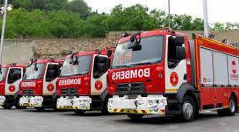 Cuatro heridos al incendiarse un piso en Barcelona Cuatro heridos al incendiarse un piso en Barcelona