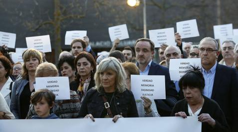 Las víctimas del terrorismo se concentran en Pamplona contra el silencio Las víctimas del terrorismo se concentran en Pamplona contra el silencio