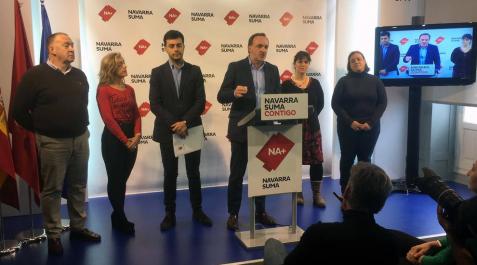 Javier Esparza, en la sede de UPN, con el alcalde de Estella, Gonzalo Fuentes, a su derecha. Javier Esparza, en la sede de UPN, con el alcalde de Estella, Gonzalo Fuentes, a su derecha.