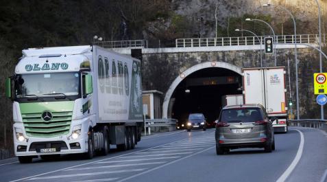 El tráfico diario de camiones en Belate aumenta el 38% desde 2010 El tráfico diario de camiones en Belate aumenta el 38% desde 2010