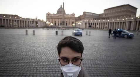 Italia cierra todos los negocios del país, excepto los de primera necesidad Italia cierra todos los negocios del país, excepto los de primera necesidad