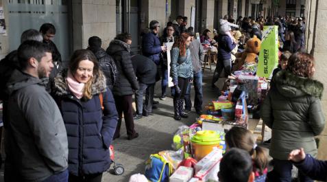 El mercadillo, una tradición en el Txaparrón Solidario. El mercadillo, una tradición en el Txaparrón Solidario.