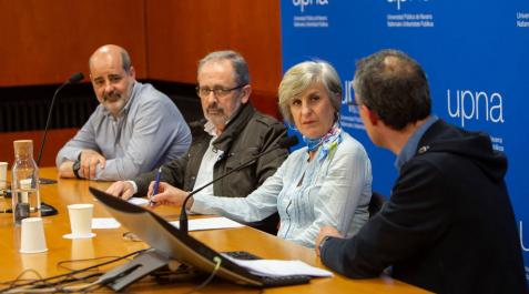 Imagen de la mesa redonda en la que intervinieron directores de los institutos donde se imparten estas modalidades de bachillerato. Imagen de la mesa redonda en la que intervinieron directores de los institutos donde se imparten estas modalidades de bachillerato.