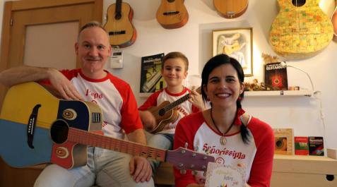Un disco solidario en familia Un disco solidario en familia