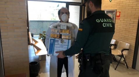 Un ciudadano anónimo entrega en Pamplona 1.600 guantes desechables Un ciudadano anónimo entrega en Pamplona 1.600 guantes desechables