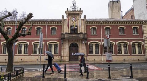 Ayuntamiento de Estella, cerrado al público. Ayuntamiento de Estella, cerrado al público.