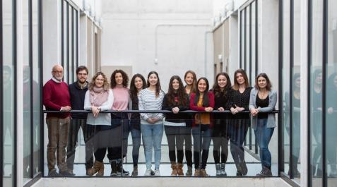 De izda a dcha: Pedro García, Víctor Sánchez, Esther Jiménez, Begoña Elizalde, Amaia Azcona, Marcela Bejarano, Mayte Huertas, Victoria Bogino, Juliana Suárez, Carolina Cortés, Raquel Bernabé y Lucía Martínez De izda a dcha: Pedro García, Víctor Sánchez, Esther Jiménez, Begoña Elizalde, Amaia Azcona, Marcela Bejarano, Mayte Huertas, Victoria Bogino, Juliana Suárez, Carolina Cortés, Raquel Bernabé y Lucía Martínez