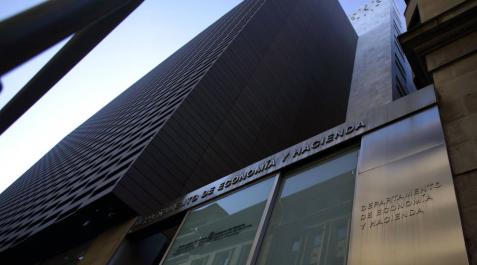 La administración, bajo mínimos, atiende solo por teléfono y vía telemática La administración, bajo mínimos, atiende solo por teléfono y vía telemática