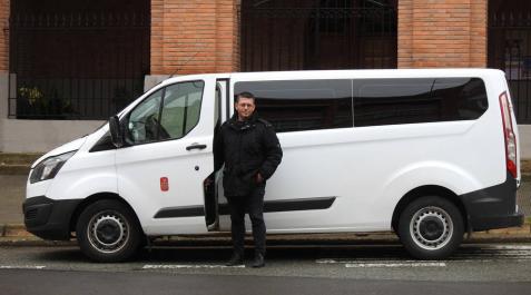 José Antonio Pérez, en la parada de taxi de San Adrián. José Antonio Pérez, en la parada de taxi de San Adrián.