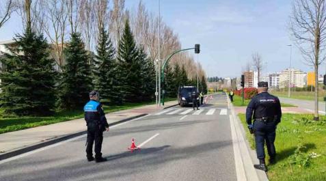 Controles conjuntos de Policía Municipal y Policía Nacional para vigilar desplazamientos Controles conjuntos de Policía Municipal y Policía Nacional para vigilar desplazamientos