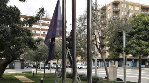 Se entrega tras supuestamente matar a su pareja delante de sus hijos Se entrega tras supuestamente matar a su pareja delante de sus hijos