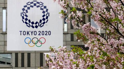 Fotografía de archivo de un cartel con el logotipo de los Juegos Olímpicos de Tokio 2020 junto a un cerezo en flor el 6 de marzo de 2018. Fotografía de archivo de un cartel con el logotipo de los Juegos Olímpicos de Tokio 2020 junto a un cerezo en flor el 6 de marzo de 2018.