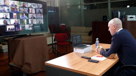 Luis Rubiales, presidente de la Real Federación Española de Fútbol, se ha reunido telemáticamente con los dirigentes federativos territoriales. Luis Rubiales, presidente de la Real Federación Española de Fútbol, se ha reunido telemáticamente con los dirigentes federativos territoriales.