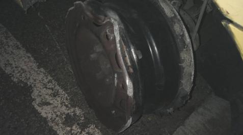 Denunciado un conductor por circular sin rueda y dar positivo en alcohol Denunciado un conductor por circular sin rueda y dar positivo en alcohol