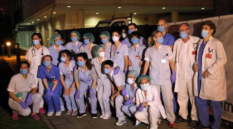 Sanitarios del Complejo Hospitalario agradecían esta semana el apoyo recibido. Sanitarios del Complejo Hospitalario agradecían esta semana el apoyo recibido.