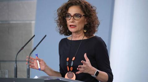 La ministra de Hacienda, María Jesús Montero, en la rueda de prensa ofrecida este lunes tras su encuentro con Casado. La ministra de Hacienda, María Jesús Montero, en la rueda de prensa ofrecida este lunes tras su encuentro con Casado.