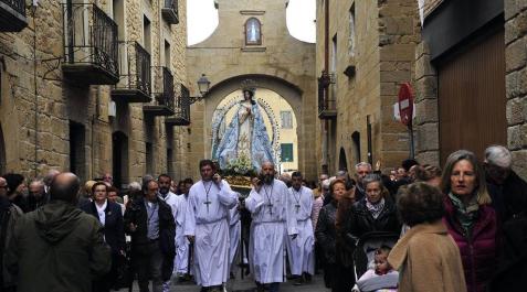 Fotos: Navarra, entre epidemias De la peste, en sus apariciones de 1348 y 1599; el cólera, que azotó con virulencia la ribera en 1855; y la gripe mal llamada española de 1918, hay referencias documentales que sitúan a la comunidad foral a lo largo de la historia ante males que azotaron y diezmaron su demografía.