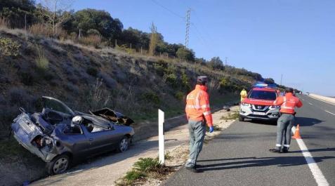 Un herido tras salirse de la vía y volcar en la A12 en Ayegui Un herido tras salirse de la vía y volcar en la A12 en Ayegui