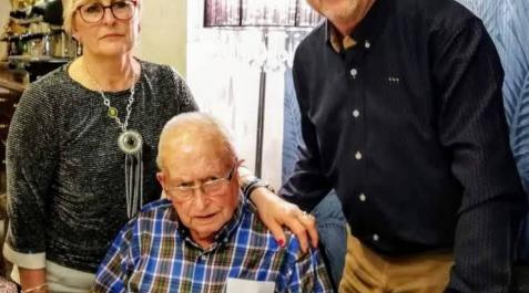 Antonio Zaborras sopla las velas de sus 100 años en Sesma Antonio Zaborras sopla las velas de sus 100 años en Sesma