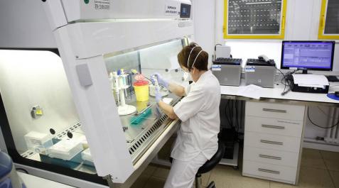 Laboratorio que analiza las muestras biológicas en el Hospital de Navarra Laboratorio que analiza las muestras biológicas en el Hospital de Navarra